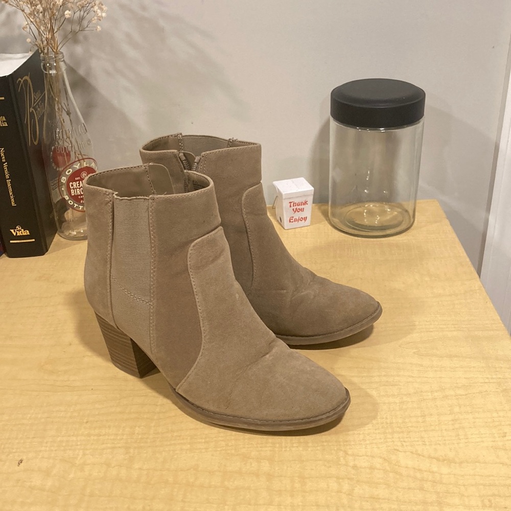 Universal thread boots